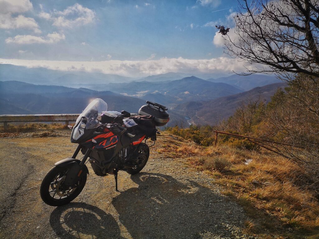 the luck of getting lost — motorcycle at the top of Valtrebbia with panoramic view